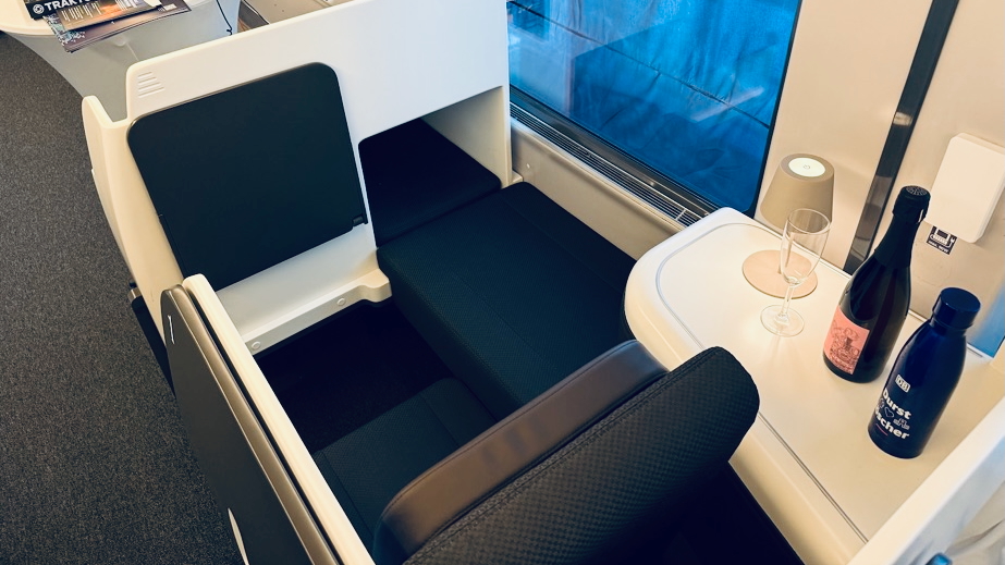 Seat in a box, with an opening for feet.